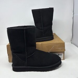 NOS UGG Classic Short 5825 Black Sheepskin & Suede Boots Size 10 NOS STORE MODEL